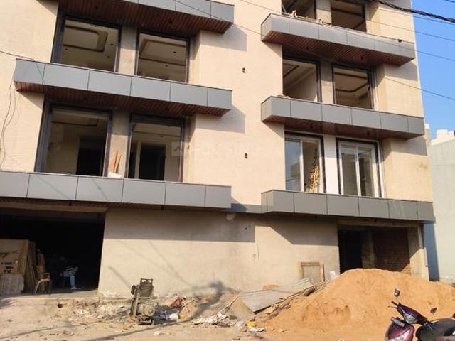 3 BHK Apartment in Bamheta Village for resale Ghaziabad. The reference number is 19805643