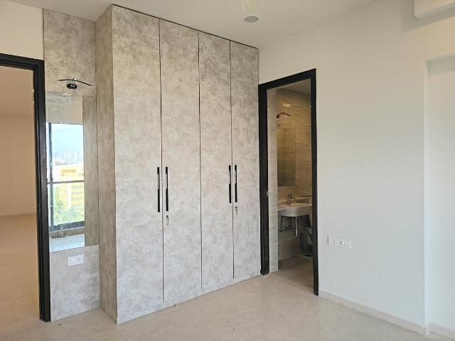 3 BHK Apartment in Bandra East for rent Mumbai. The reference number is 19205526
