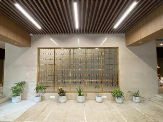 3 BHK Apartment in Goregaon West for resale Mumbai. The reference number is 19078427