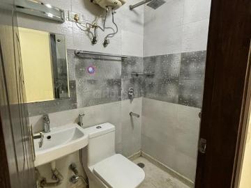 3 BHK Apartment in Gautam Nagar for resale New Delhi. The reference number is 2761439