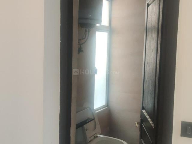 3 BHK Apartment in Ghukna for rent Ghaziabad. The reference number is 20710400