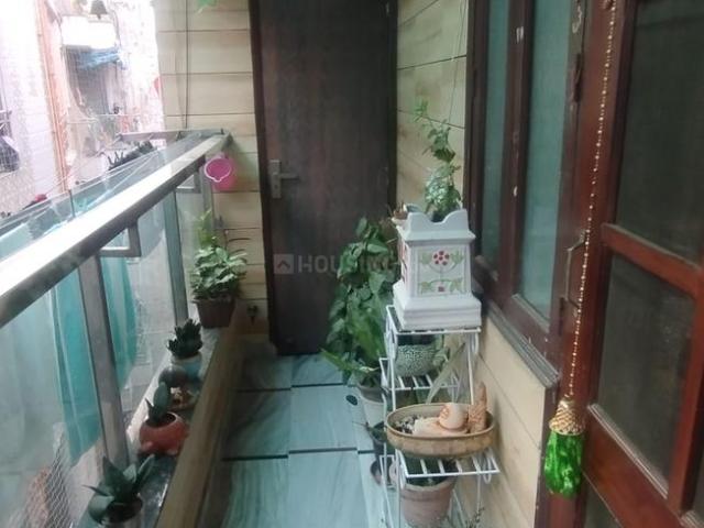 3 BHK Apartment in Gulabi Bagh for resale New Delhi. The reference number is 21155640