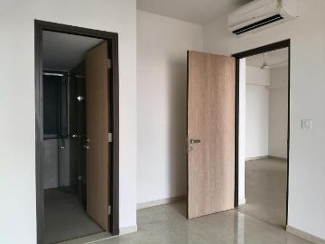 3 BHK Apartment in Dadar East for rent Mumbai. The reference number is 18673892
