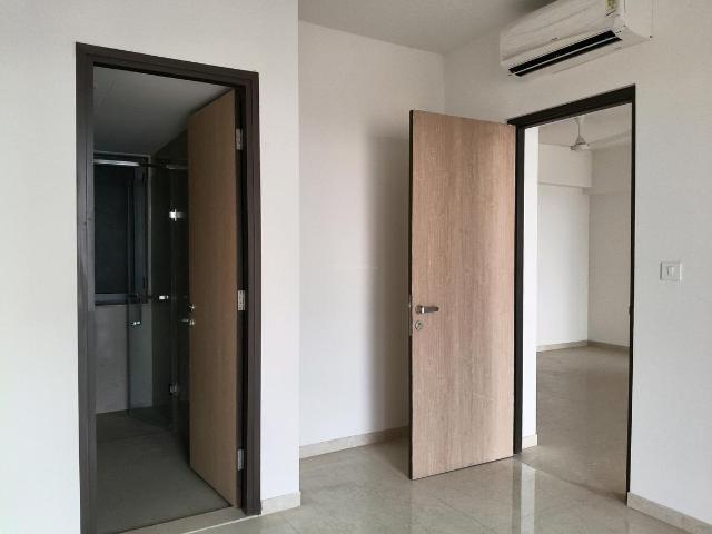 3 BHK Apartment in Dadar East for rent Mumbai. The reference number is 18673892