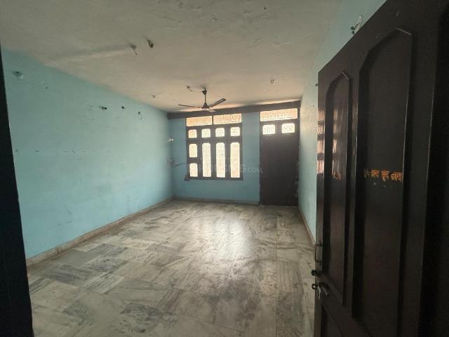 3 BHK Apartment in Darshan Purwa for rent Kanpur. The reference number is 18670800