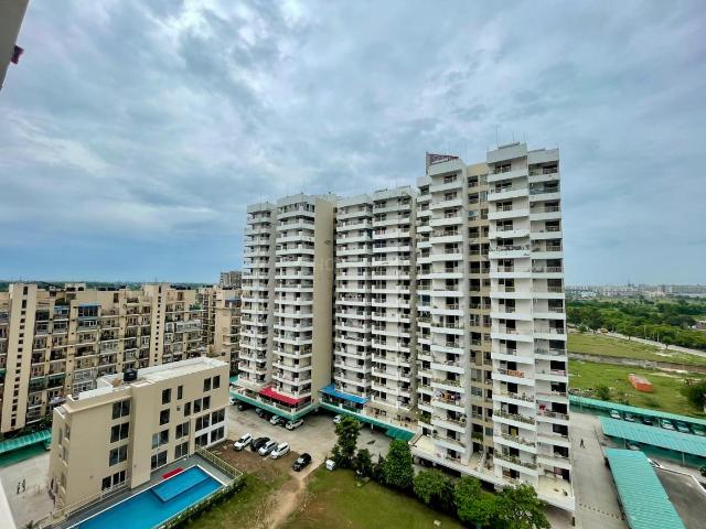 3 BHK Apartment in Dhakoli for resale Zirakpur. The reference number is 19724464