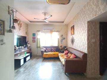 3 BHK Apartment in Dhakuria for resale Kolkata. The reference number is 20228635