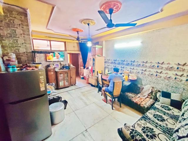 3 BHK Apartment in Dilshad Garden for resale New Delhi. The reference number is 11735055