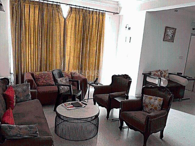 3 BHK Apartment in DLF Phase 4 for resale Gurgaon. The reference number is 19285836