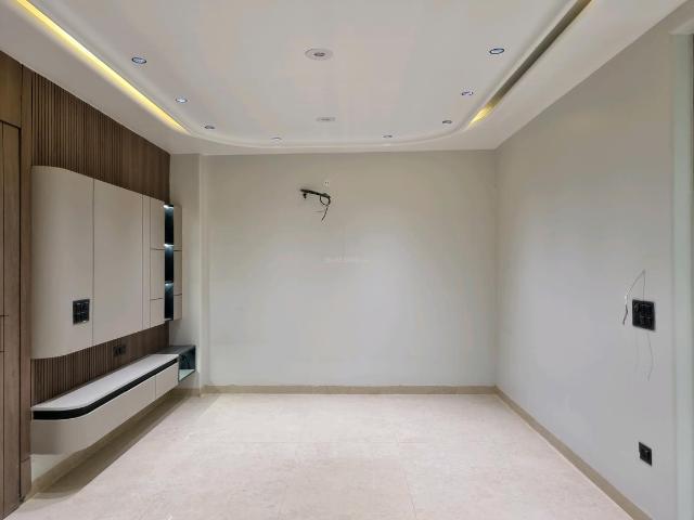 3 BHK Apartment in Dwarka Mor for resale New Delhi. The reference number is 20289506