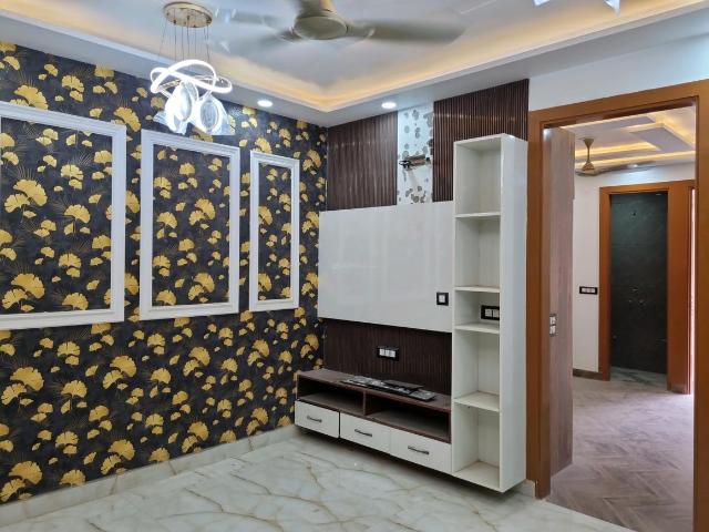 3 BHK Apartment in Dwarka Mor for resale New Delhi. The reference number is 20543644