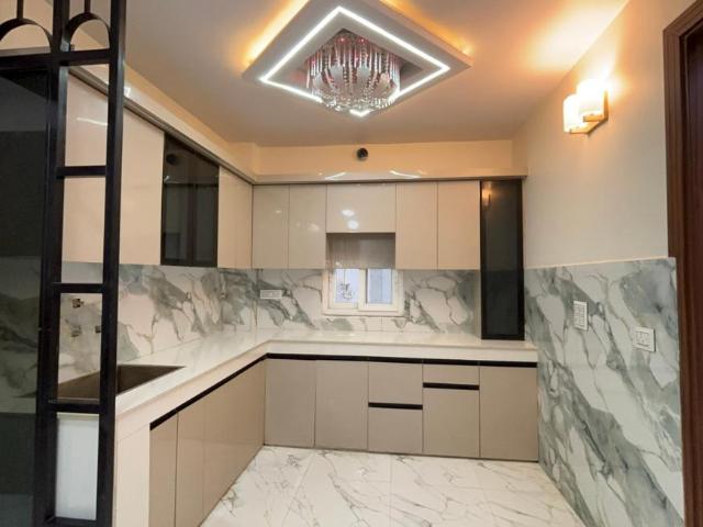3 BHK Apartment in Dwarka Mor for resale New Delhi. The reference number is 20575147