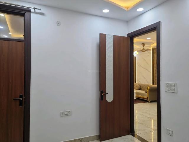 3 BHK Apartment in Dwarka Mor for resale New Delhi. The reference number is 20694621