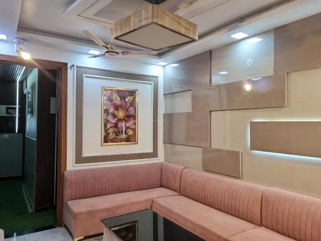 3 BHK Apartment in Dwarka Mor for resale New Delhi. The reference number is 20816953