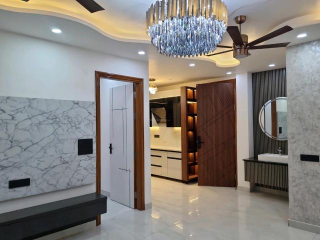 3 BHK Apartment in Dwarka Mor for resale New Delhi. The reference number is 21049993