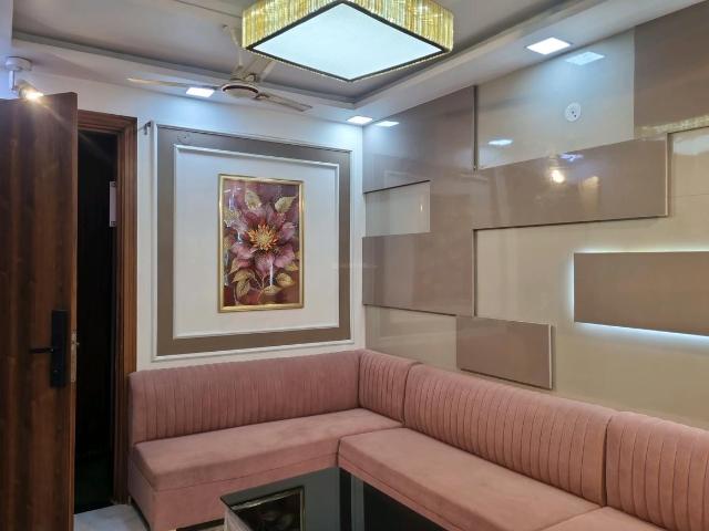 3 BHK Apartment in Dwarka Mor for resale New Delhi. The reference number is 21089307