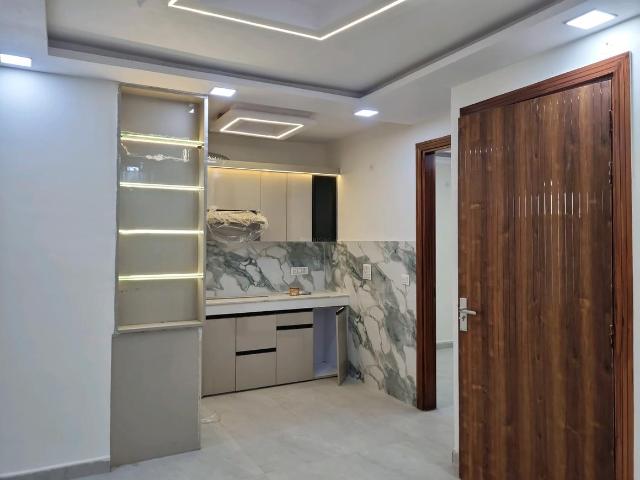3 BHK Apartment in Dwarka Mor for resale New Delhi. The reference number is 21089324
