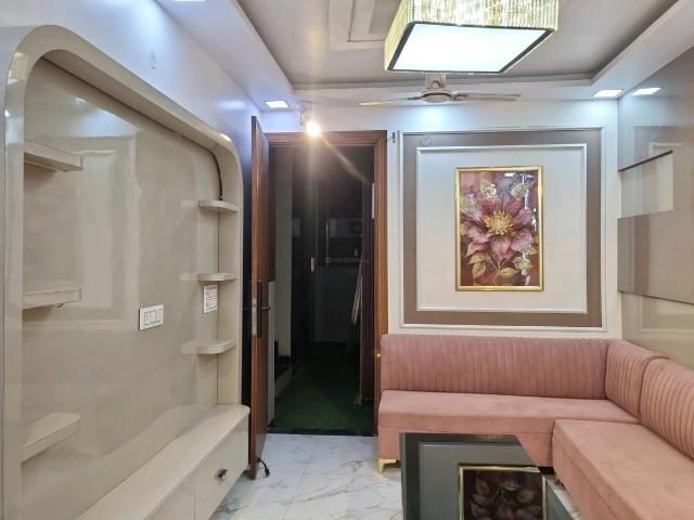 3 BHK Apartment in Dwarka Mor for resale New Delhi. The reference number is 21093116