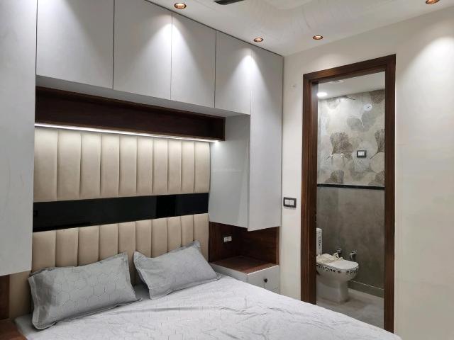 3 BHK Apartment in Dwarka Mor for resale New Delhi. The reference number is 21323497