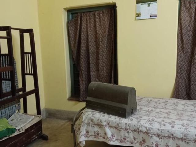 3 BHK Apartment in Entally for resale Kolkata. The reference number is 10561900