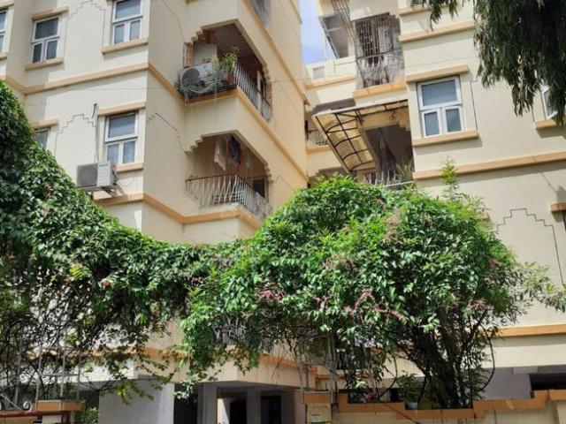 3 BHK Apartment in Ellisbridge for resale Ahmedabad. The reference number is 21142923