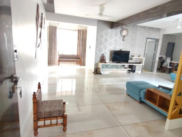 3 BHK Apartment in Ellisbridge for resale Ahmedabad. The reference number is 21330940