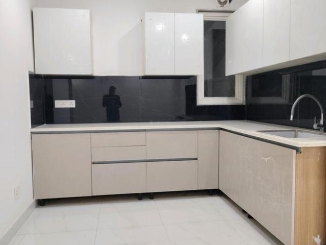 3 BHK Apartment in Freedom Fighters Enclave for rent New Delhi. The reference number is 19511910