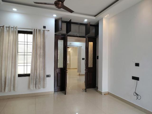 3 BHK Apartment in Katwaria Sarai for rent New Delhi. The reference number is 20157544