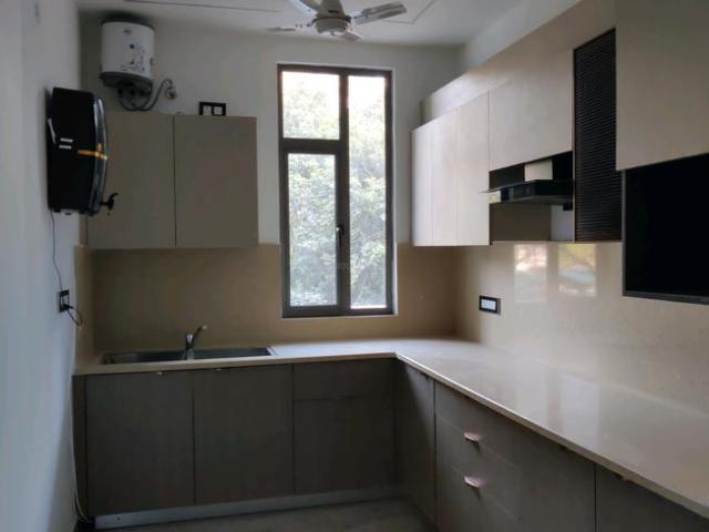 3 BHK Apartment in Kaushambi for resale Ghaziabad. The reference number is 18479049