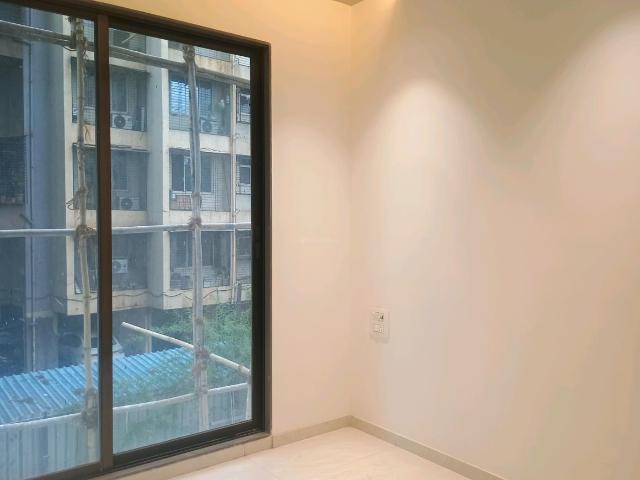 3 BHK Apartment in Kalyan West for resale Kalyan. The reference number is 19881812