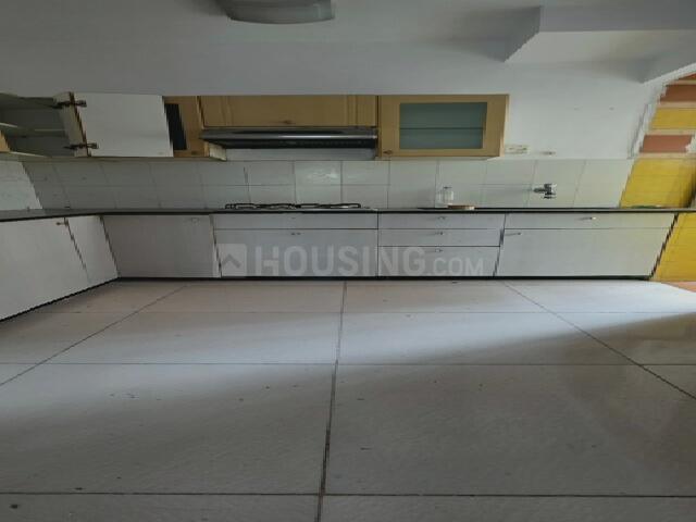 3 BHK Apartment in Kandivali East for rent Mumbai. The reference number is 19391216