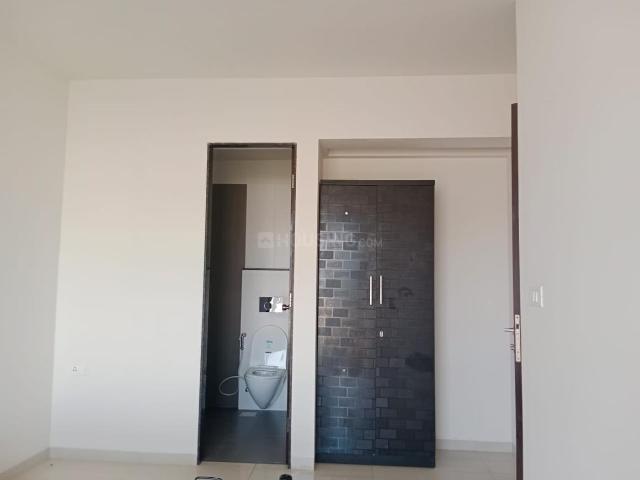 3 BHK Apartment in Kandivali East for rent Mumbai. The reference number is 21121277