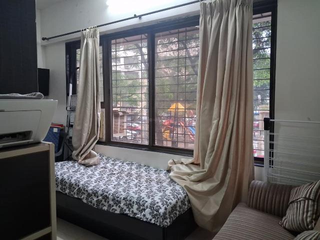 3 BHK Apartment in Kandivali East for resale Mumbai. The reference number is 20896212