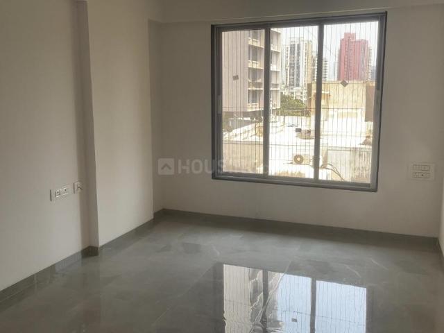 3 BHK Apartment in Kandivali West for resale Mumbai. The reference number is 19817567