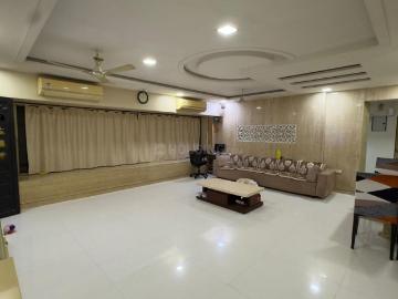 3 BHK Apartment in Kandivali West for resale Mumbai. The reference number is 20543645