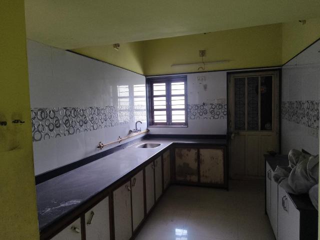 3 BHK Apartment in Kankaria for rent Ahmedabad. The reference number is 18675063