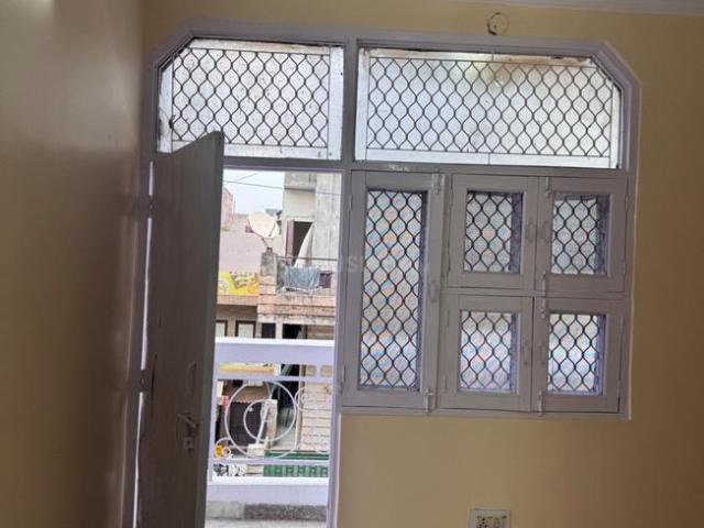 3 BHK Apartment in Uttam Nagar for rent New Delhi. The reference number is 20763780