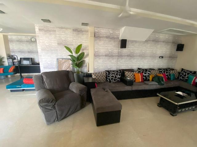 3 BHK Apartment in Khar West for rent Mumbai. The reference number is 19878758
