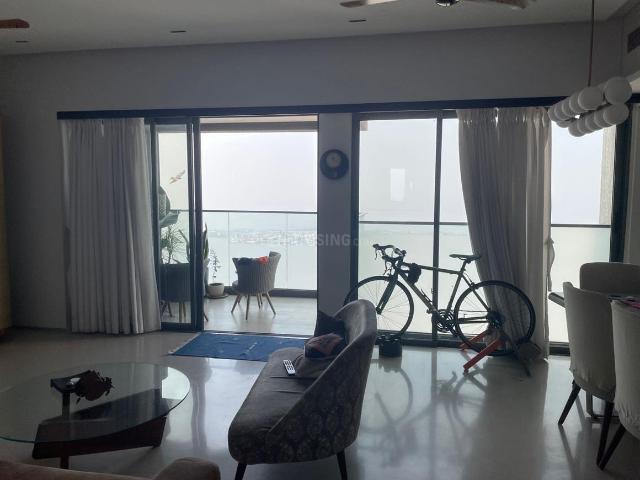 3 BHK Apartment in Khar West for rent Mumbai. The reference number is 21065568