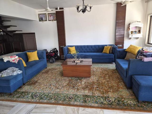 3 BHK Apartment in Khar West for rent Mumbai. The reference number is 21204160