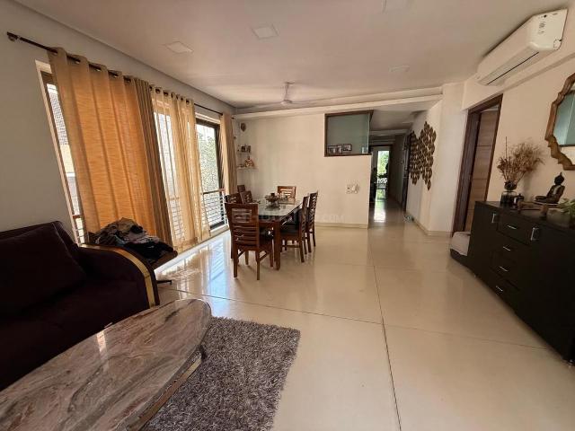 3 BHK Apartment in Khar West for resale Mumbai. The reference number is 19129705
