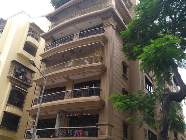 3 BHK Apartment in Khar West for resale Mumbai. The reference number is 21112926