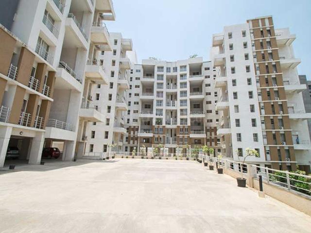 3 BHK Apartment in Kharadi for resale Pune. The reference number is 21041628