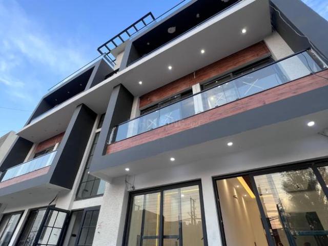 3 BHK Apartment in Kharar for resale Mohali. The reference number is 20696136