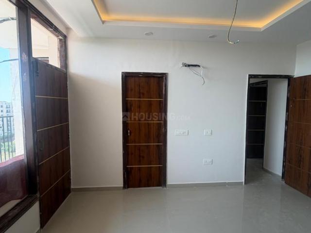 3 BHK Apartment in Kishanpura for resale Zirakpur. The reference number is 21217714