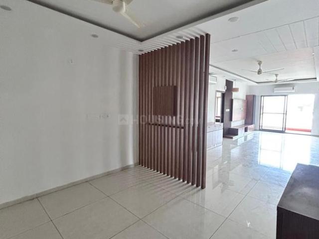 3 BHK Apartment in Halasuru for rent Bengaluru. The reference number is 20618773