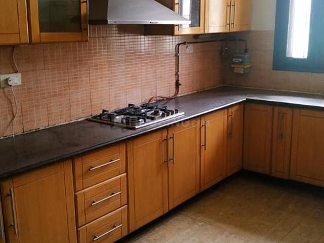 3 BHK Apartment in Indirapuram for rent Ghaziabad. The reference number is 21172876
