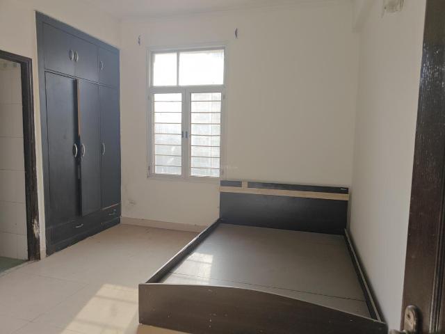 3 BHK Apartment in Indirapuram for rent Ghaziabad. The reference number is 21198538