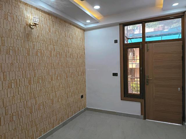 3 BHK Apartment in Indirapuram for resale Ghaziabad. The reference number is 21321136