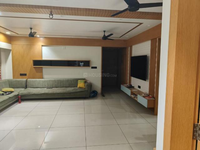 3 BHK Apartment in Jagatpur for resale Ahmedabad. The reference number is 19951825